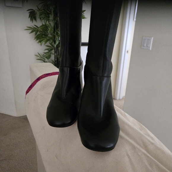 Tory Burch Black Boots with Gold Tory Burch Logo Details - Picture 3 of 9